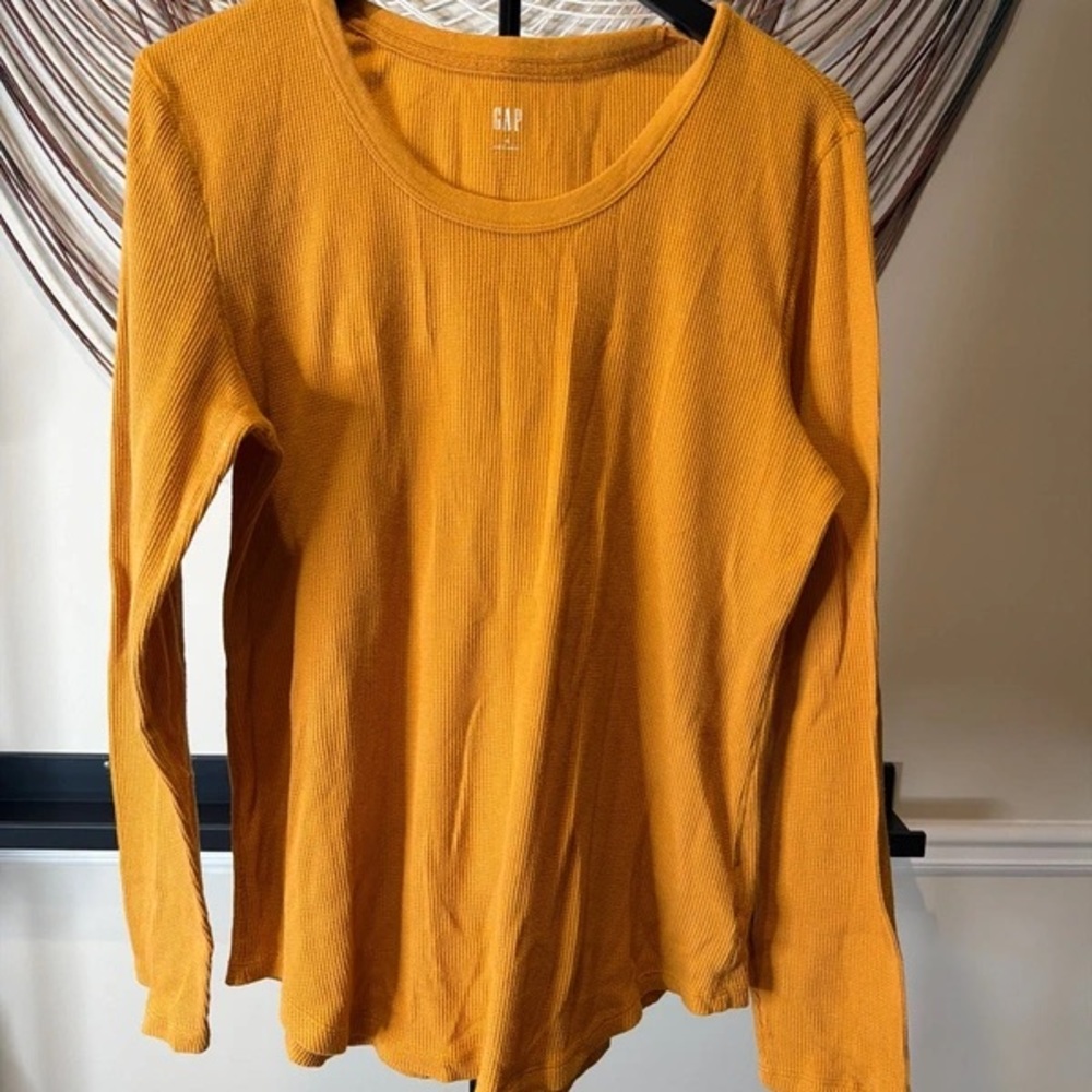 GAP Long Sleeve Ribbed Scoop Neck Top in Mustard Yellow